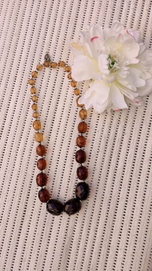 Collana corta marrone