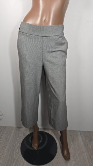 Pantalone Zara taglia Xs veste S/M modello a pinocchietto